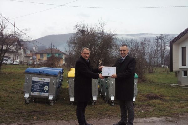 The handover of containers in the Municipality of Ustikolina
