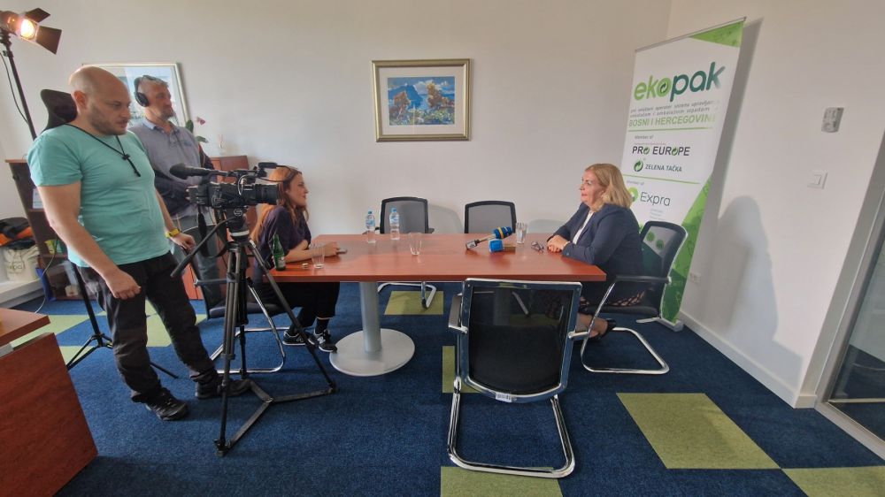 Ekopak hosted the team of the show