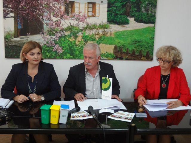 O-E-K-POTPISIVANJE_1.JPG