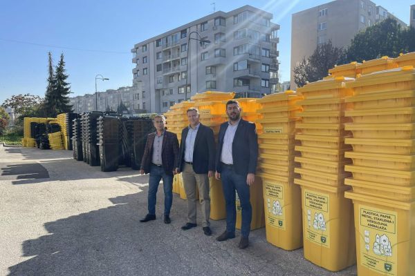 Ekopak procured and handed over 300 bins for disposal of municipal and packaging waste to PUC RAD Sarajevo