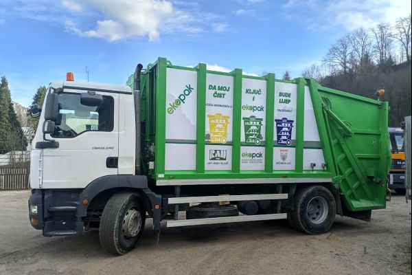Ekopak co-financed the procurement of truck for the collection of packaging waste in Municipality Ključ