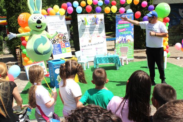 Ekopak organizes fun workshops for children in the Pioneer Valley