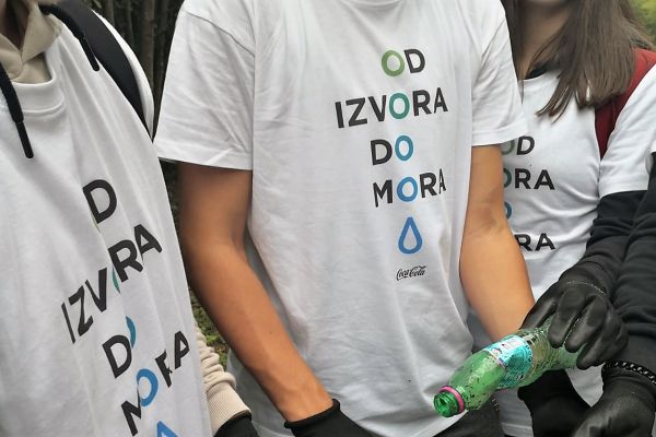 Coca-Cola project ''From spring to sea'' engaged participants in cleaning actions in the City of Bihać and Una National Park
