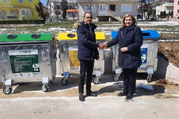 Ekopak handed over 20 containers for sorting packaging waste to Tomislavgrad