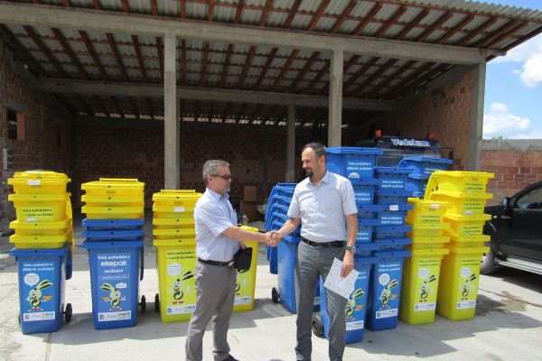 Isporuka setova kanti za prikupljanje ambalažnog otpada u Općini Kakanj