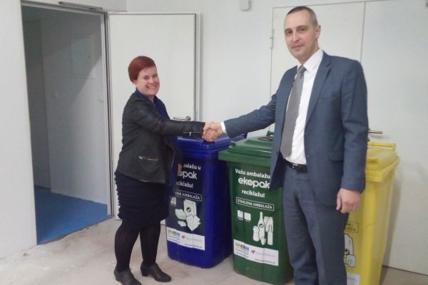 Bins for packaging waste disposal in the 