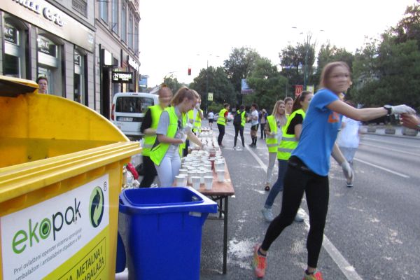 Participants and visitors of the first night race in Sarajevo recycled packaging waste