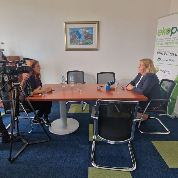 Ekopak hosted the team of the show
