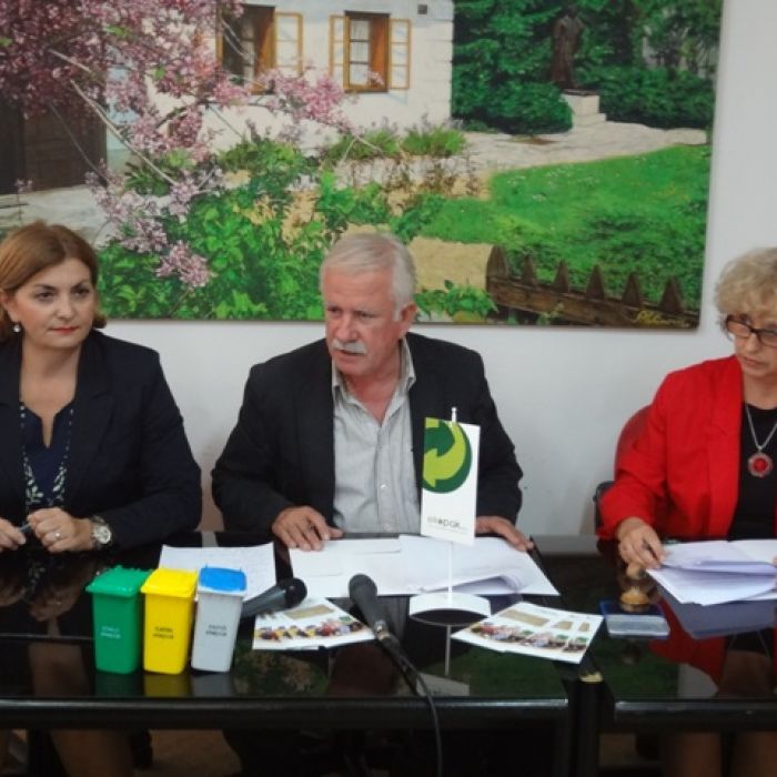 O-E-K-POTPISIVANJE_1.JPG